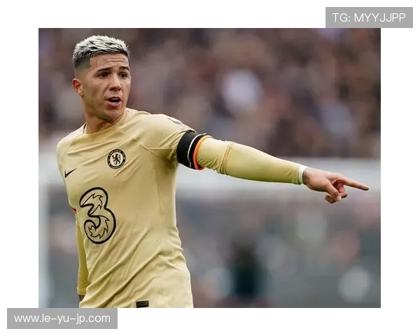 恩佐·费尔南德斯转会风波：豪门争夺战愈演愈烈