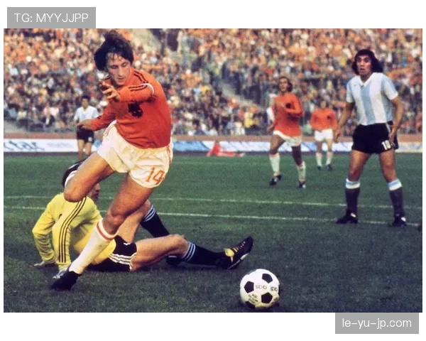 克鲁伊夫控球模式如何重塑现代足球战术哲学