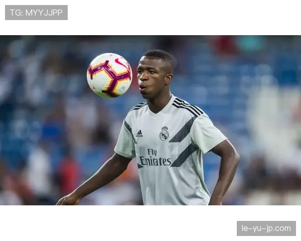 尼科·威廉斯与维尼修斯：速度型边锋战术角色差异解析