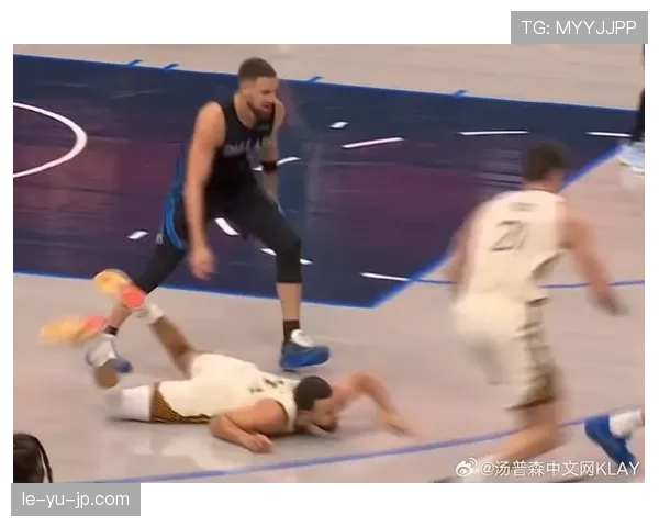 库里无球跑动拉开对手防守，对比上季效率明显提升